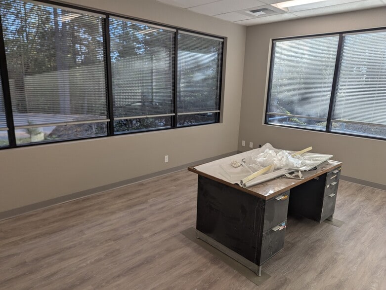 More Photos Of 416 Crown Point Cir, Grass Valley Warehouse For Lease