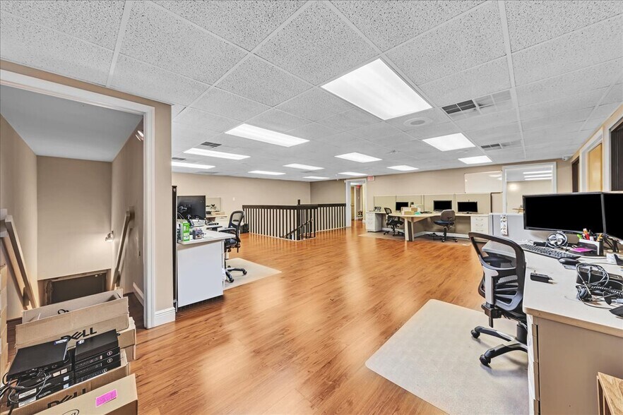 More Photos Of 6187 NW 167th St, Miami Lakes Office For Sale