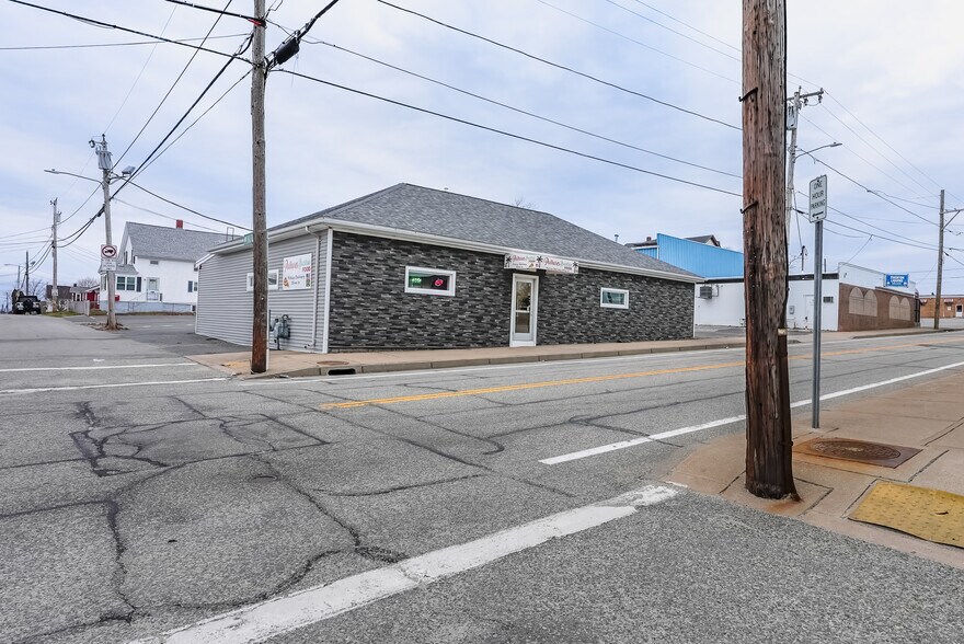 More Photos Of 77-79 Main Rd, Tiverton Restaurant For Sale