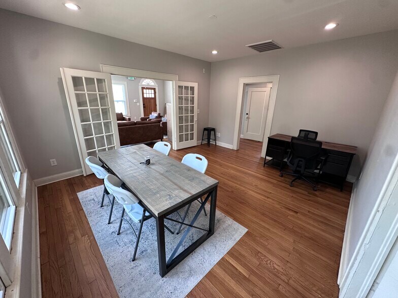 More Photos Of 517 Ferris Ave, Waxahachie Office For Lease