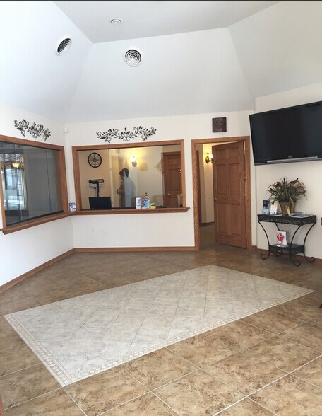 More Photos Of 215 Grove City Rd, Slippery Rock Medical For Sale