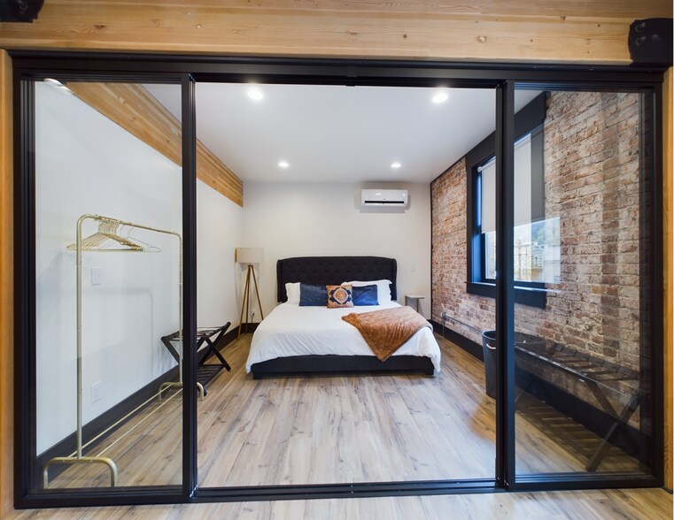 More Photos Of 220 6th St, Wallace Restaurant For Sale