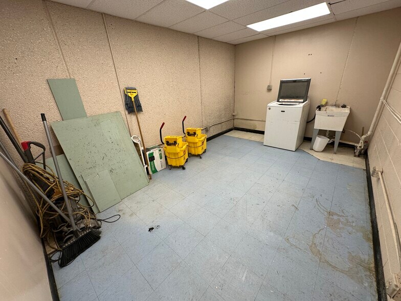 More Photos Of 2057 Commerce Dr, Midland Flex For Lease