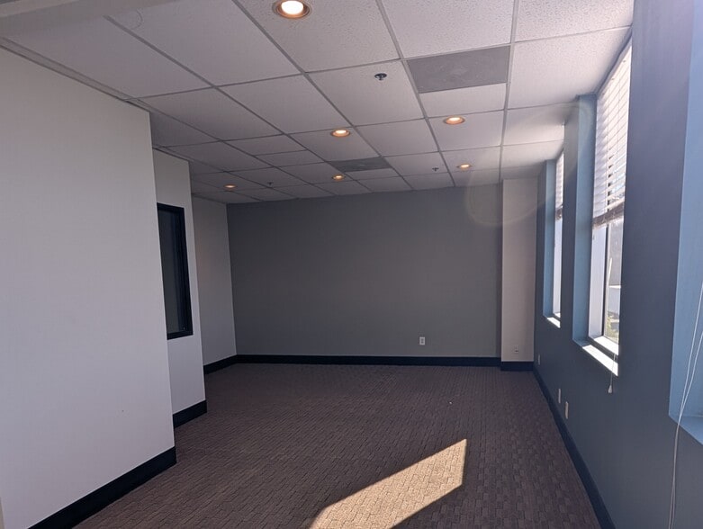 More Photos Of 27002 Vista Terrace, Lake Forest Manufacturing For Lease