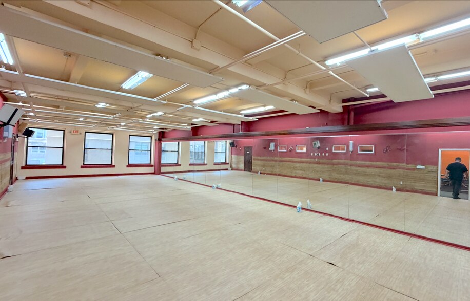 More Photos Of 115-117 W 27th St, New York Office For Lease