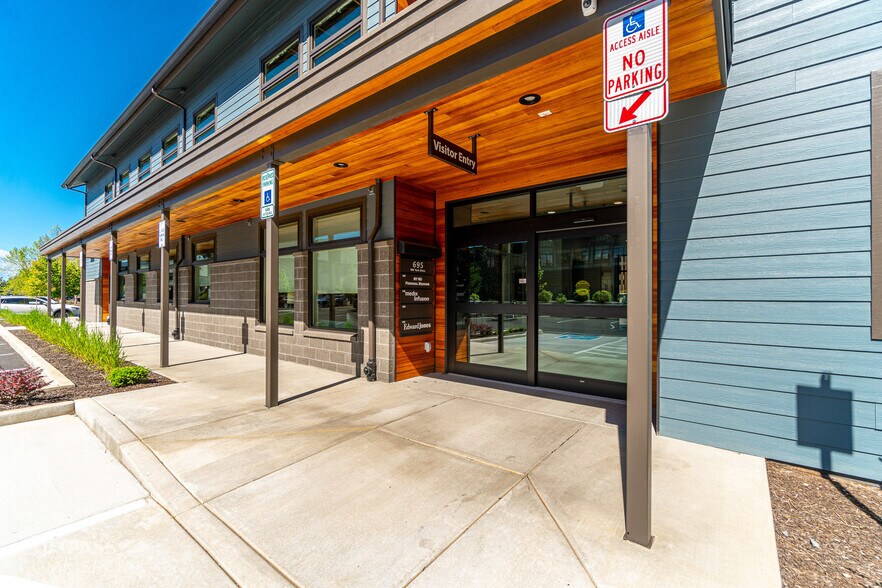 More Photos Of 695 NW York Dr, Bend Medical For Lease