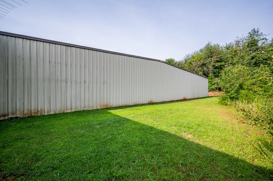 More Photos Of 1849 Gardner Ln NW, Corydon Sports And Entertainment For Sale