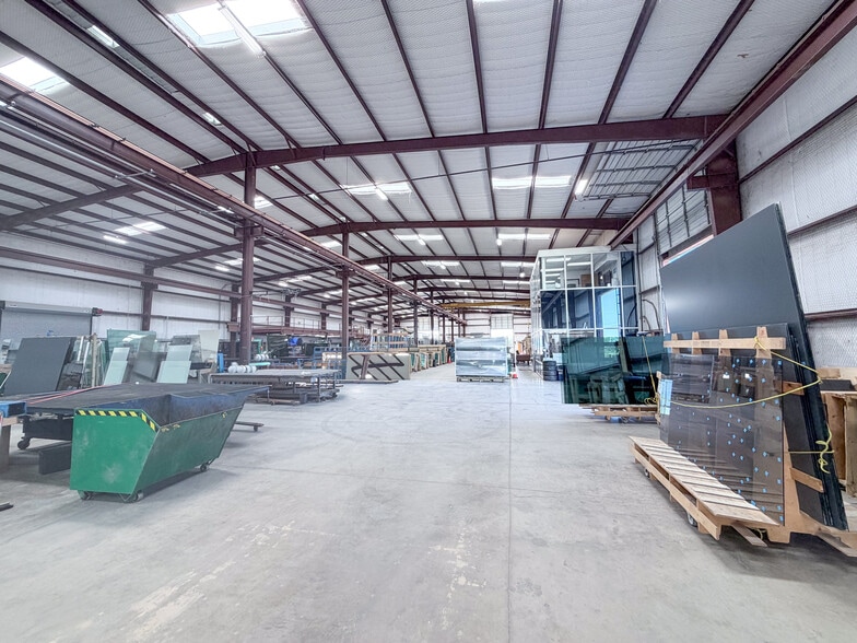 More Photos Of 18740 Goll St, San Antonio Warehouse For Lease