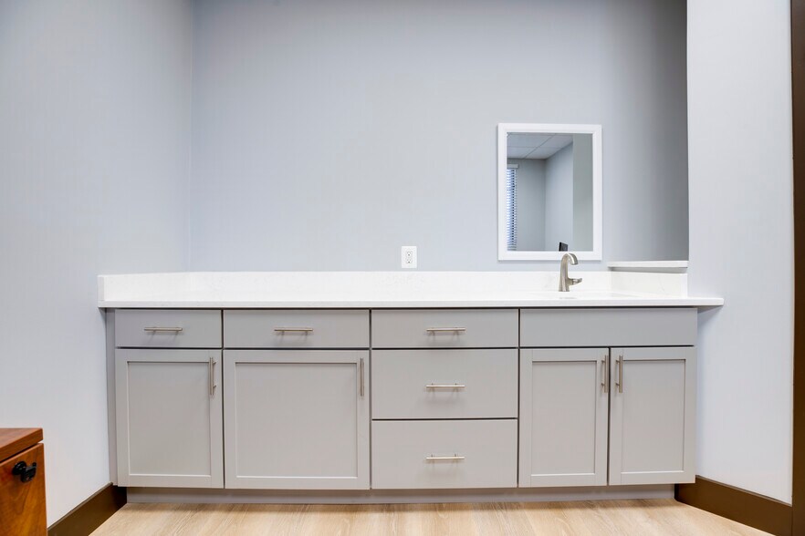 More Photos Of 7008 Little River Tpke, Annandale Medical For Sale