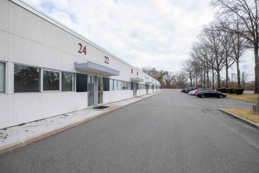 Primary Photo Of 24 Cain Dr, Brentwood Warehouse For Lease