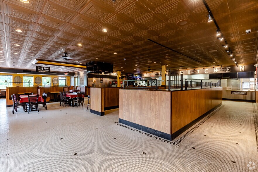 More Photos Of 551 S 8th St, West Dundee Restaurant For Sale