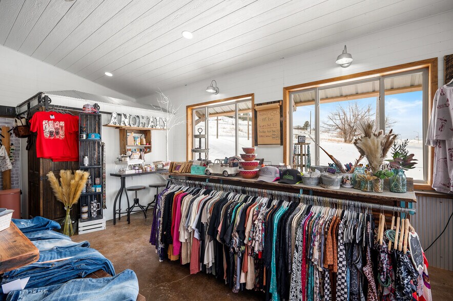 More Photos Of 330 W US-14 Hwy, Sundance General Retail For Sale