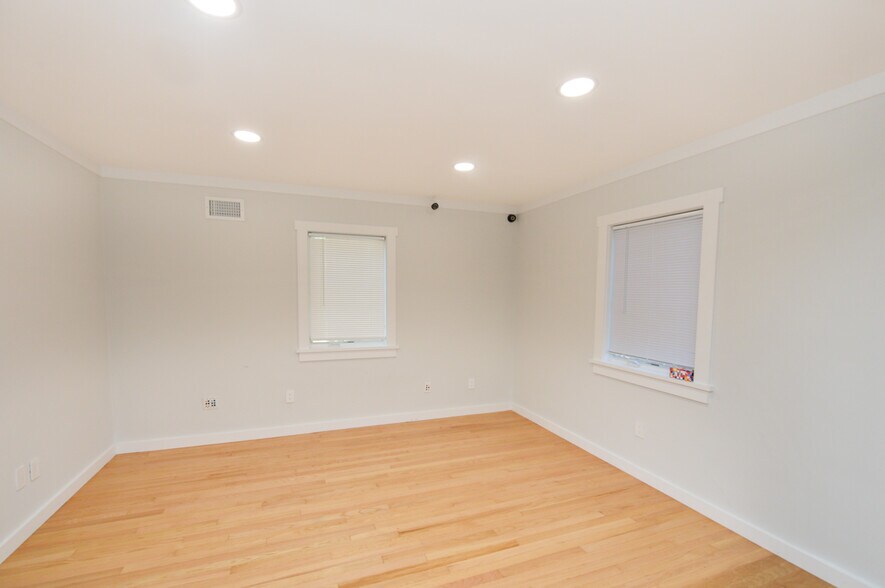 More Photos Of 24 Farview Ter, Paramus Office For Sale
