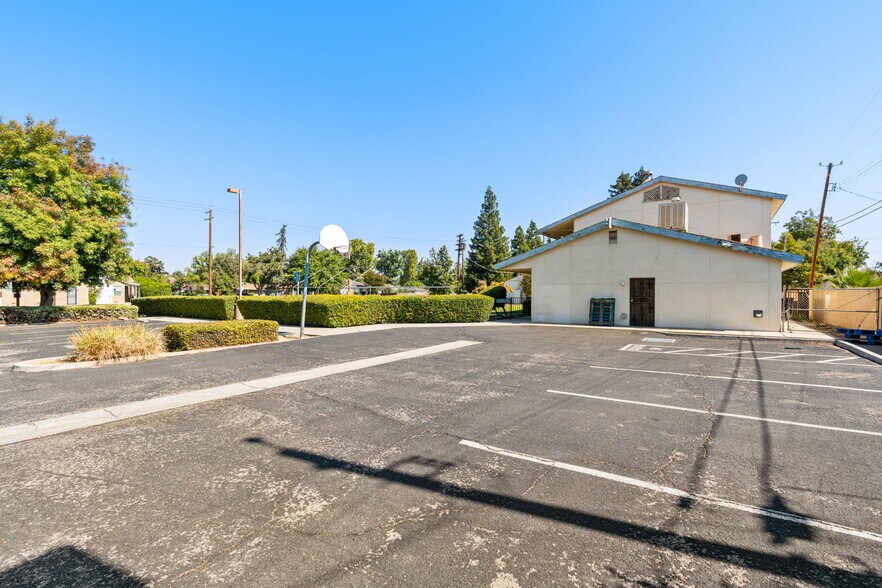 More Photos Of 101 W Clinton Ave, Fresno Specialty For Sale