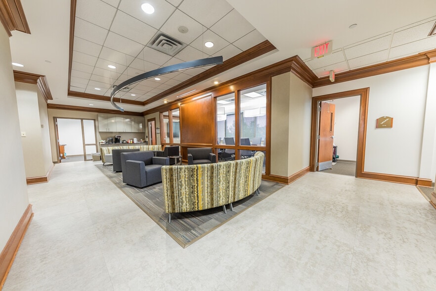 More Photos Of 6201 Corporate Dr, Indianapolis Office For Sale