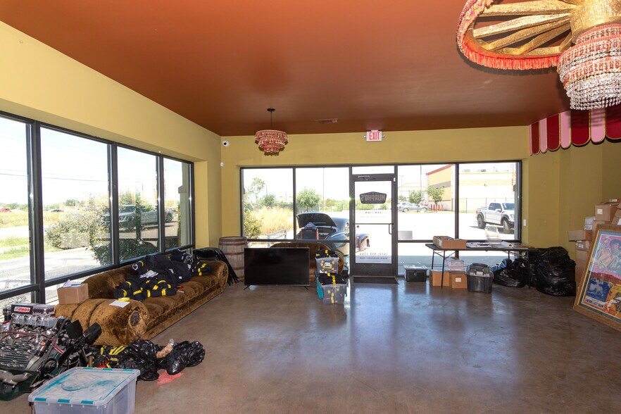 More Photos Of 1131 S Loop 4, Buda Warehouse For Lease
