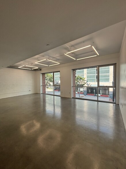 More Photos Of 285 W 6th St, San Pedro Office For Lease