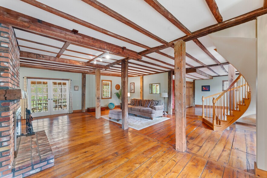 More Photos Of 11 Glen Rd, Sandy Hook Apartments For Sale