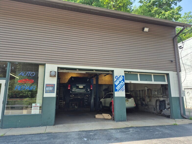 More Photos Of 2702 Saw Mill Run Blvd, Pittsburgh Auto Repair For Sale
