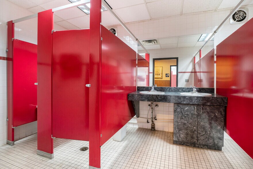 More Photos Of 2320 S Dort Hwy, Flint Restaurant For Sale