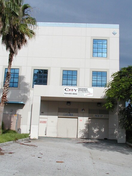 More Photos Of 251 International Pky, Sunrise Warehouse For Lease