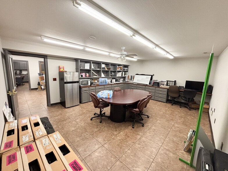 More Photos Of 2012 N Michael Ln, Nixa Warehouse For Sale