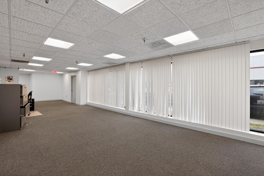 More Photos Of 16000 Trade Zone Ave, Upper Marlboro Warehouse For Sale
