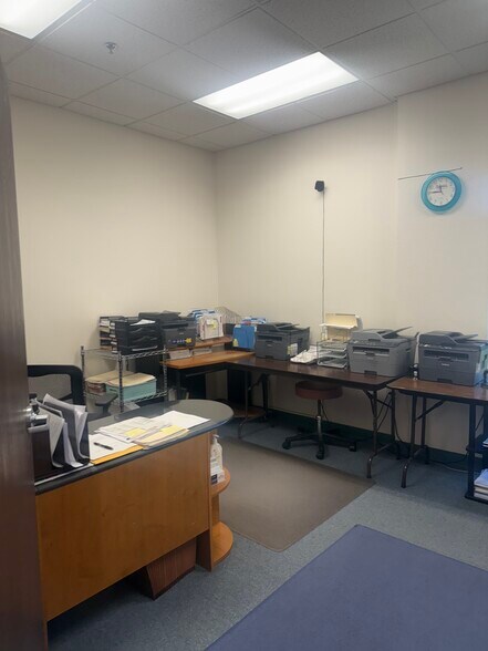 More Photos Of 4974 S Rainbow Blvd, Las Vegas Office For Sale