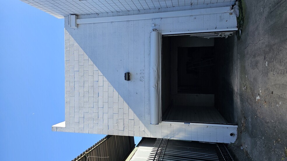 More Photos Of 4200 Chevy Chase Dr, Los Angeles Manufacturing For Lease