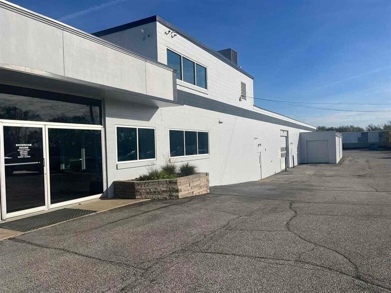 More Photos Of 4120 S US Highway 41, Terre Haute Auto Dealership For Sale