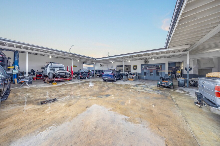More Photos Of 1025 E 45th St, Hialeah Auto Salvage Facility For Sale
