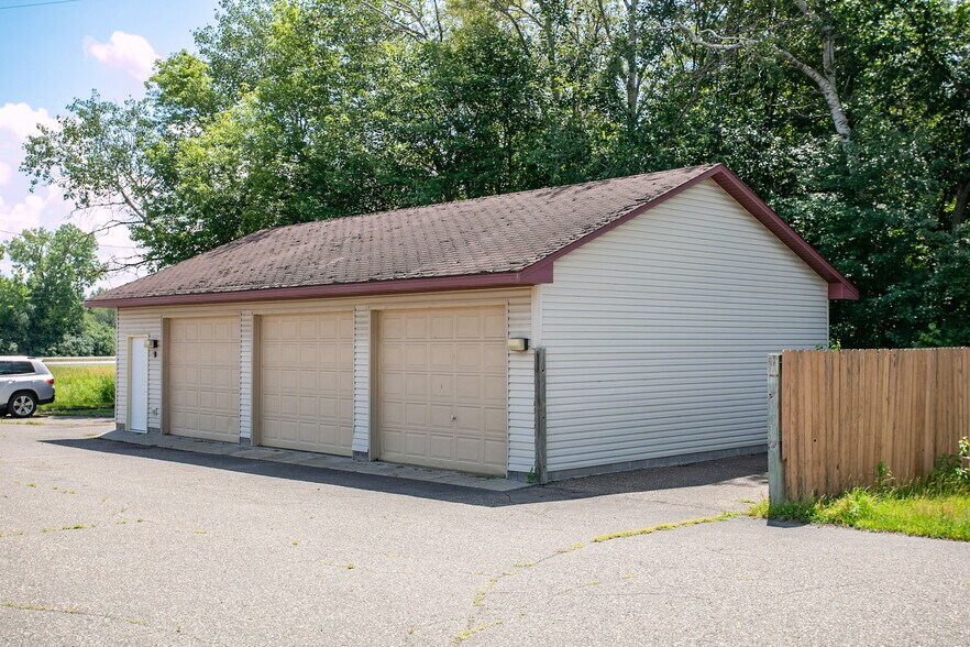 More Photos Of 16015 NE Central Ave, Ham Lake Office For Sale