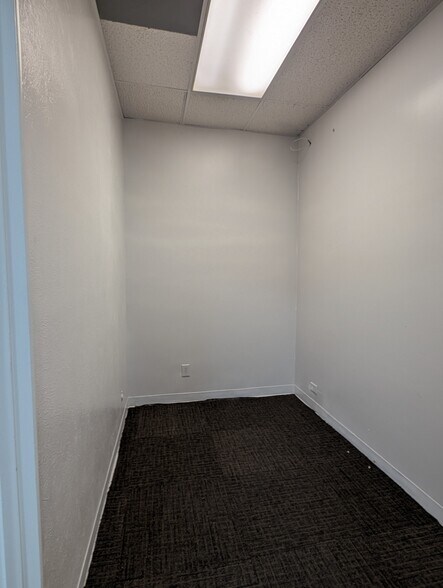 More Photos Of 712 W Scharbauer Dr, Midland Unknown For Lease