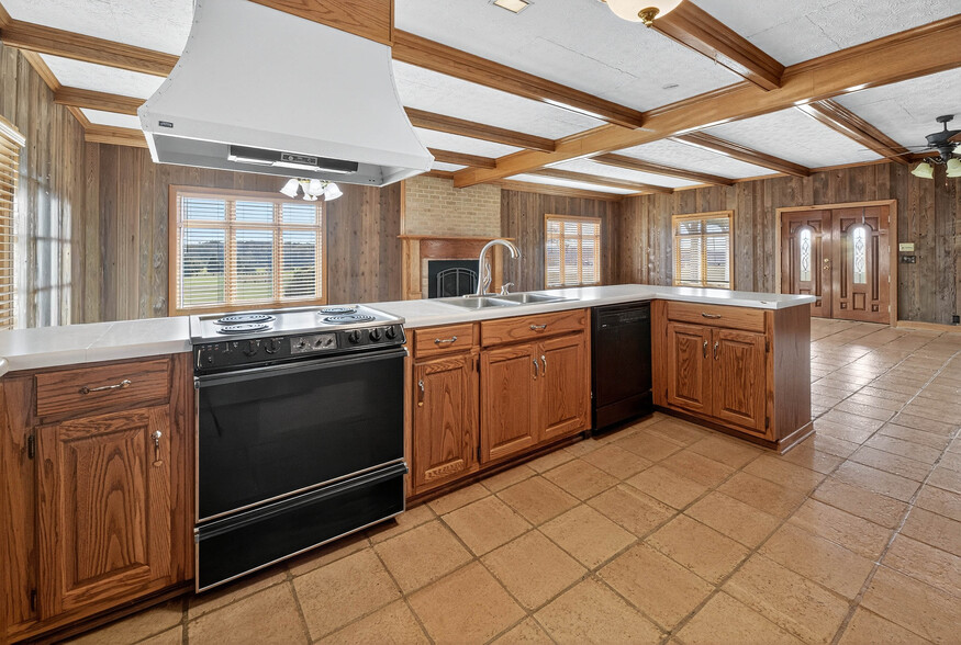 More Photos Of 221 John Ray Ln, Eastaboga Industrial For Sale