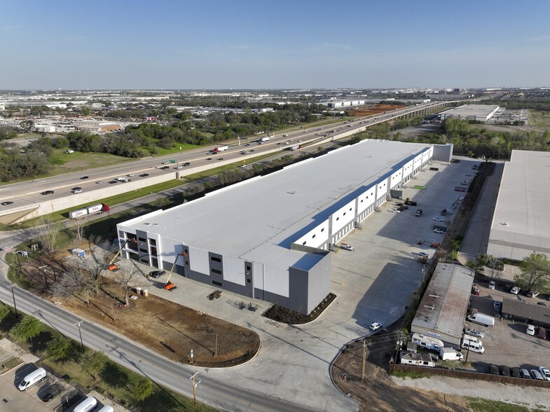 Primary Photo Of 902 W Shady Grove Rd, Grand Prairie Distribution For Lease