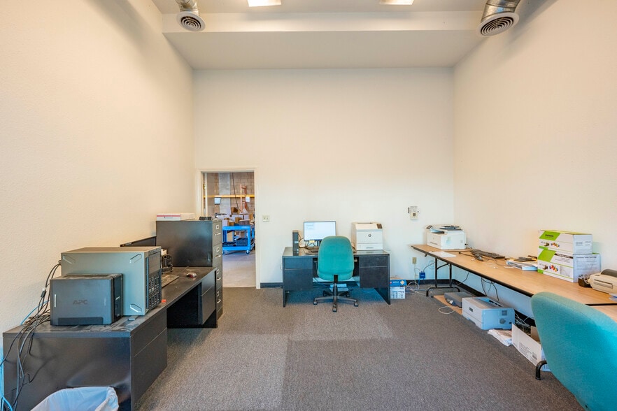More Photos Of 2646 St Louis Ave, Signal Hill Warehouse For Sale