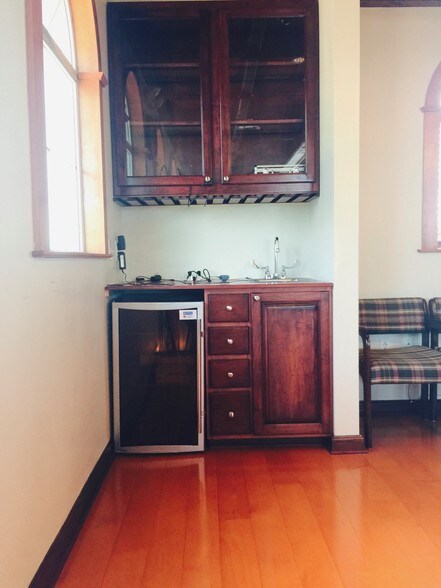 More Photos Of 1450 W Parmer Ln, Austin Medical For Lease