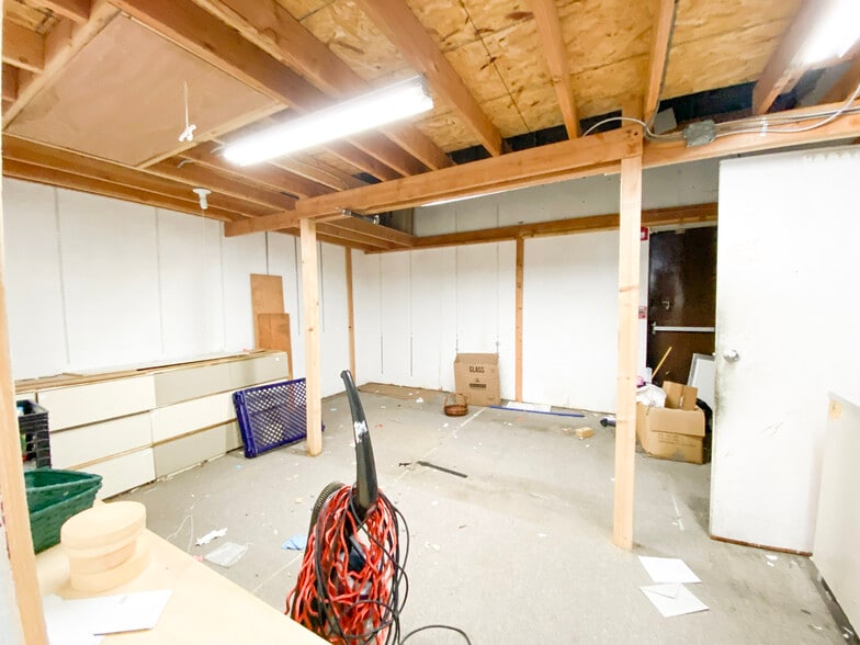 More Photos Of 11-35 Montauk Hwy, Blue Point Unknown For Lease