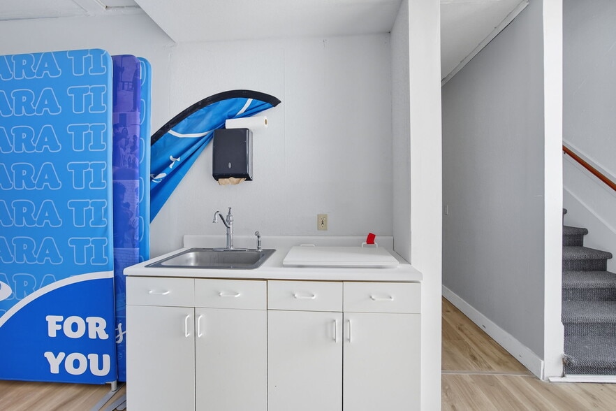 More Photos Of 101 East St, Hutto Storefront Retail Office For Lease