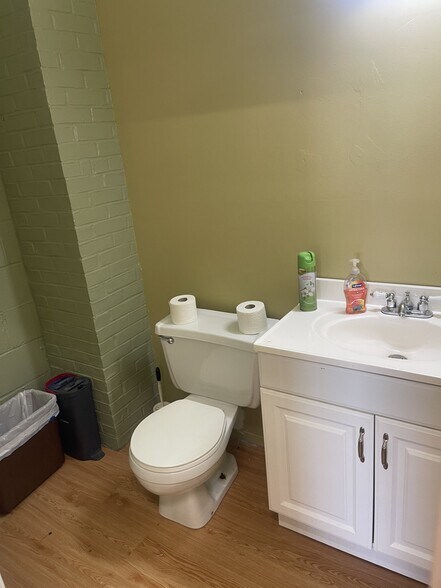 More Photos Of 504 Cherry Ln, Lane, New Hyde Park Warehouse For Lease
