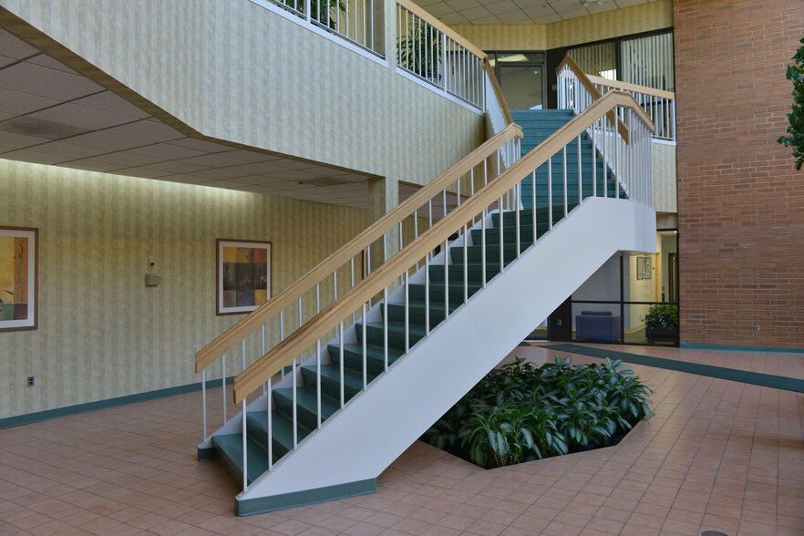 More Photos Of 27 Worlds Fair Dr, Somerset Office For Lease