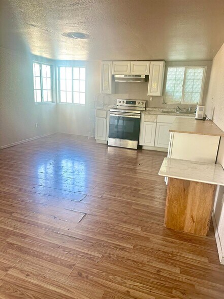 More Photos Of 3033 Railroad Ave, Ceres Office For Sale