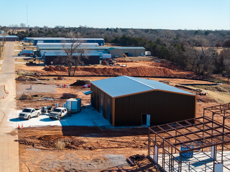 More Photos Of 551 Koloa Ave, Edmond Warehouse For Sale