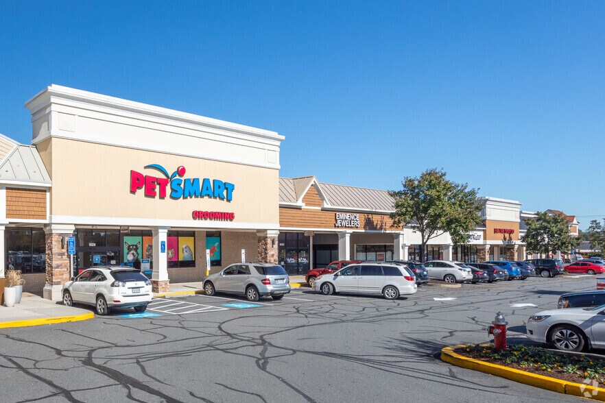 More Photos Of 9570 Main St, Fairfax Unknown For Lease