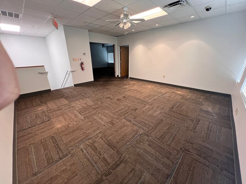 More Photos Of 6457 Hazeltine National Dr, Orlando Warehouse For Sale