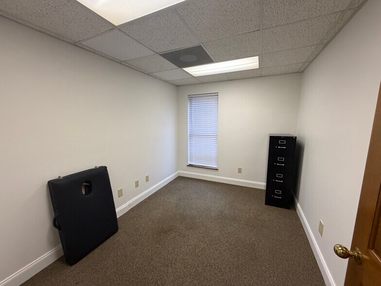 More Photos Of 1950 Collins Blvd, Austell Service For Lease