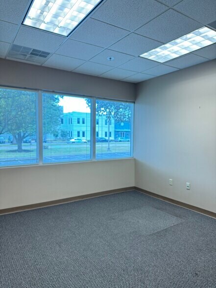 More Photos Of 714 Spirit 40 Park Dr, Chesterfield Office For Sale