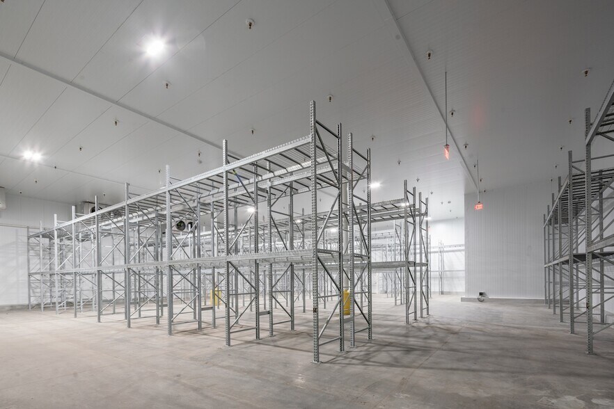 More Photos Of 8660 N Eldridge Pky, Houston Distribution For Sale