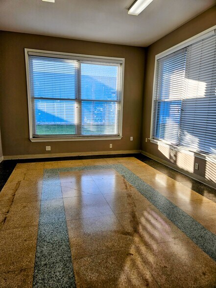 More Photos Of 7701 Saint Bernard Hwy, Arabi Office For Sale