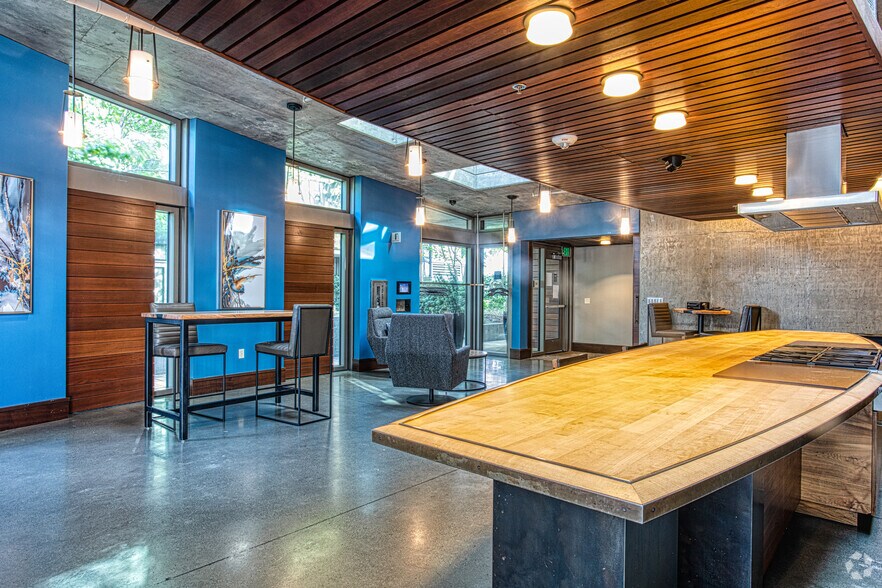 More Photos Of 2121 6th Ave, Seattle Apartments For Lease